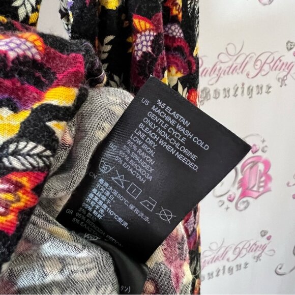 H&M divided Smocked long Sleeve Blouse in Black red floral flowers crop style